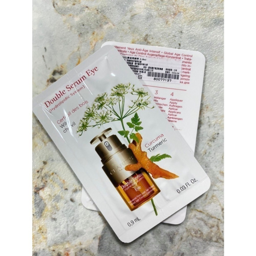 ✨失心瘋頻道✨⚠現貨⚠克蘭詩黃金亮眼萃0.9ml(試用包) 黃金瓶的眼萃版 組合拆售有背膠