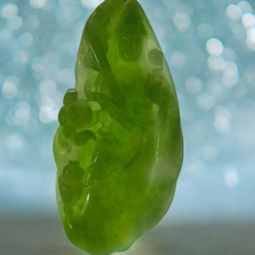 天然緬甸A貨翡翠 滿綠持劍觀音 種老起膠 化底無棉 法相莊嚴 大師工藝附證書 收藏盒