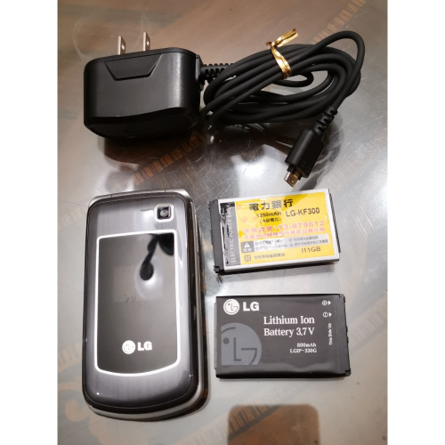 二手手機，LG GB255，功能正常，附電源線、兩顆電池